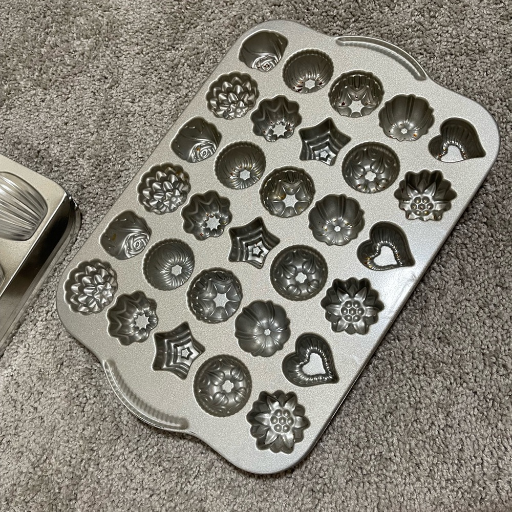 Silver Floral and Heart Shaped Baking Mold Tray